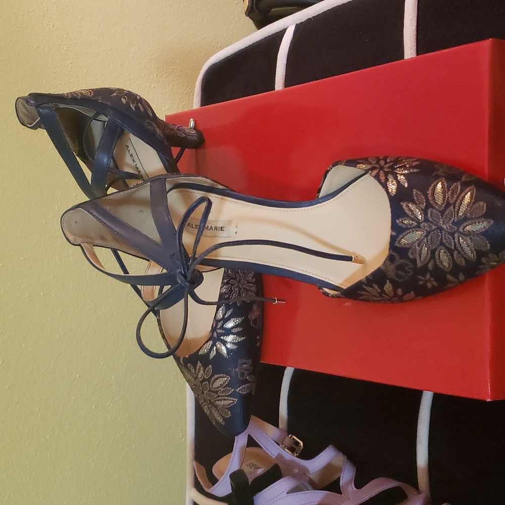Shoes. - Picture 6 of 6